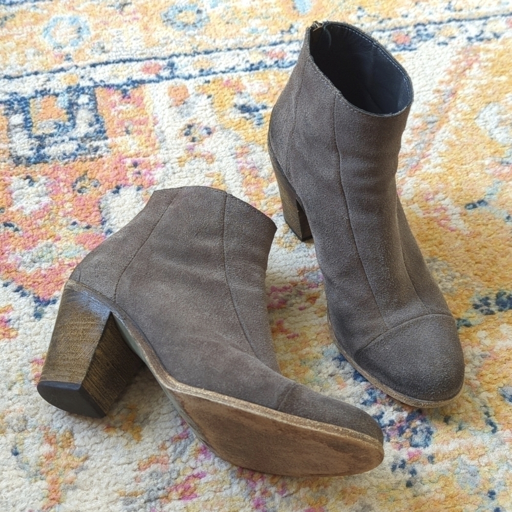 Hoss Intropia Classic Suede Leather Round Toe Block Heel Ankle Booties Gray 38 - Picture 2 of 16